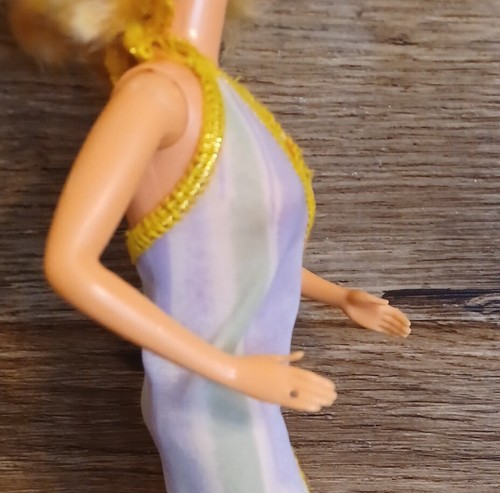 Vintage Mattel Barbie Doll Blond Hair Blue Eyes W/ Dress Marked 1966 Taiwan - Picture 5 of 11