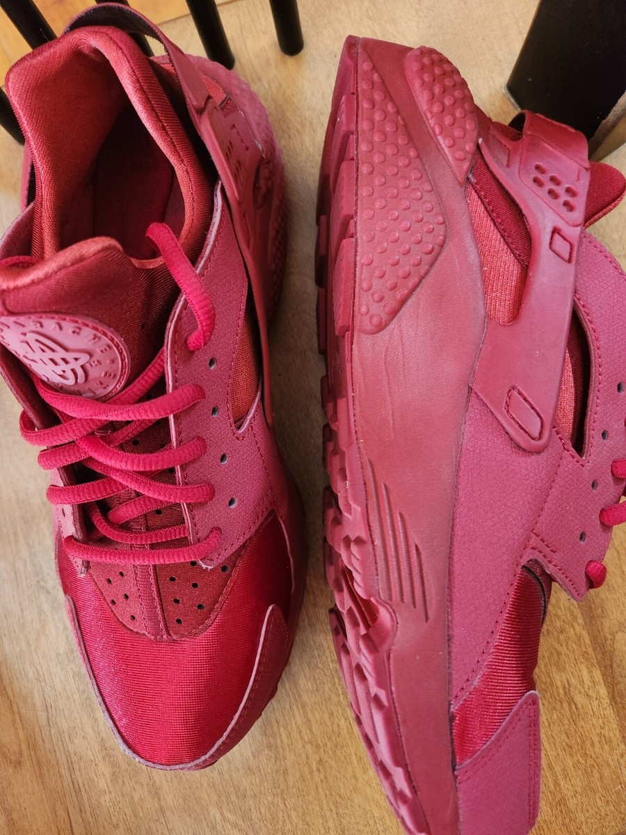 Size Lady's Nike Air Huarache Triple Red Gym Red -used in good  condition