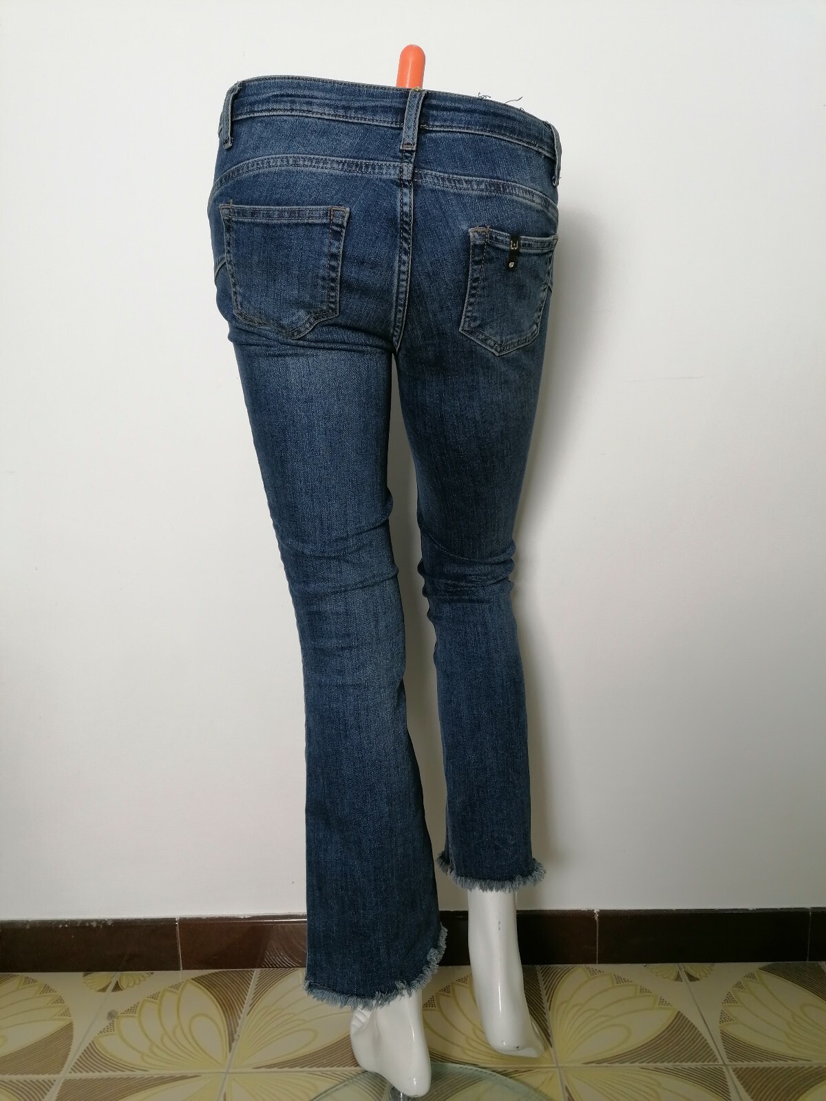 LIU JO BUTTON UP JEANS SIZE 27 image 3