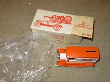 Ertl 1917 Ford Model T Delivery Bank CR's Friendly Markets 1:25 MIB 1989