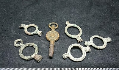 Schönes Set mit 6 alten Uhrenwicklern 
