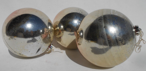 3 Vintage Jumbo Shatterproof Plastic Silver & Pinkish Christmas Ornament Balls - Picture 6 of 8