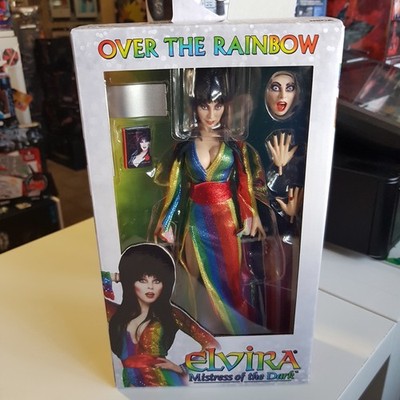 Elvira Herrin der Dunkelheit Figur Clothed Over the Rainbow Elvira 20 cm NECA