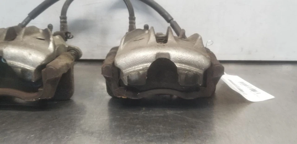 Juego de pinzas de freno delanteras izquierda y derecha Volkswagen Vanagon 1987 Foto 3 de 4