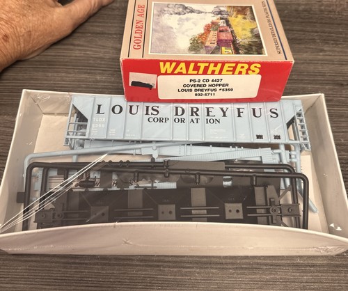 WALTHERS HO Escala Kit 932-15711 PS-2 CD 4427 Tolva Cubierta Louis Dreyfus Nuevo en Caja | Condition: New