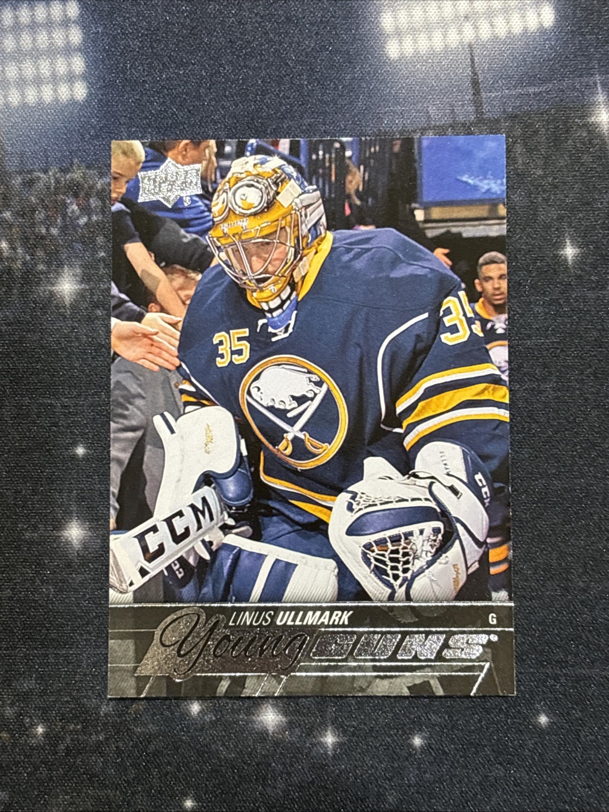 2015-16 Upper Deck Series 2 Linus Ullmark #472 - RC Young Guns