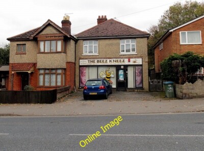 Photo 6x4 The Beez Kneez, Southampton Coxford/SU3914 Unisex hairdressers c2013