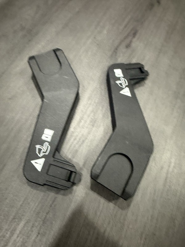 THULE SPRING CAR SEAT ADAPTER, NUNA, MAXI COSI, CLEK, CYBEX Excellent Condition