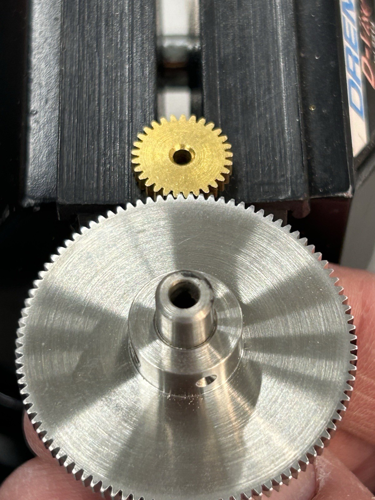 QTY 1 TRADESHIP 64 PITCH BRASS PINION GEAR 29 TEETH TOOTH SLOT CAR .091” BORE