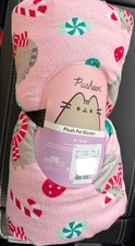 Pusheen Holiday Christmas Candy Canes Plush Blanket, 30 x 40 inches BRAND NEW