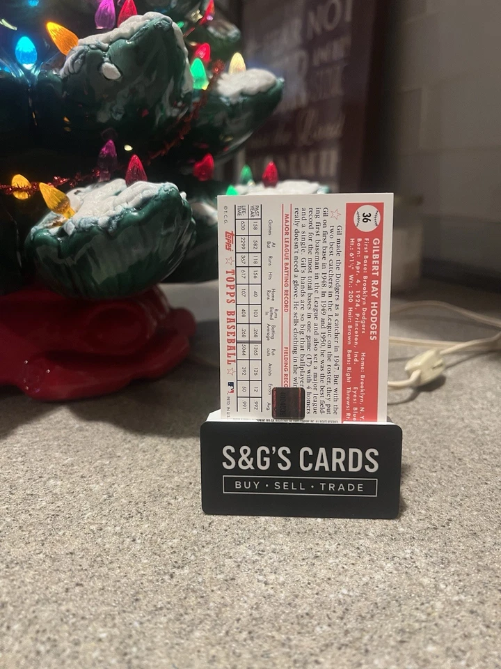 2002 Topps Baseball - Ebbet’s Field Seat Relic Gil Hodges 1952 World Series - Imagem 2 de 3