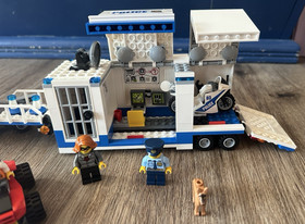 **VERY NICE** LEGO CITY:  Mobile Police Command Center (60139)--COMPLETE
