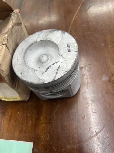 Detriot Diesel 8921605 Piston - Picture 2 of 4