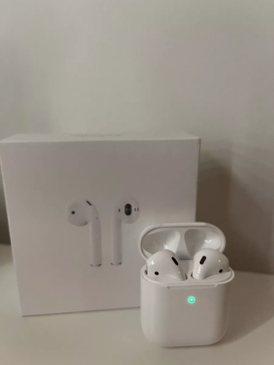 Apple AirPods 2nd Generation Wireless Earbuds & Charging Case New USA