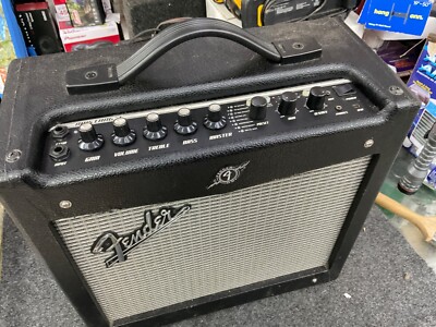 Fender / PR824 アンプ/PR824 Fender Mustang 1 Guitar Amplifier Wide Tone Type-PR824 20W | eBay