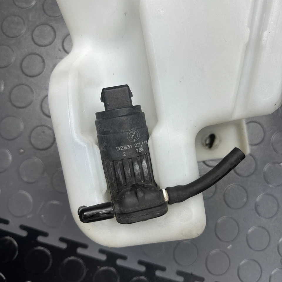 2014–2017 FIAT 500L WASHER TANK - Image 3 of 4