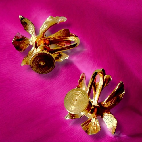 Orchid Earrings Screw Back Pastel Enamel Pink Yellow Flower Vintage Mid Century - Picture 2 of 9