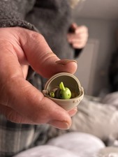 Small Star Wars The Child In Floating Basket Figure