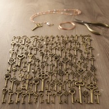 125 PCS Vintage Skeleton Key Charms - Antique Bronze for DIY Jewelry Making