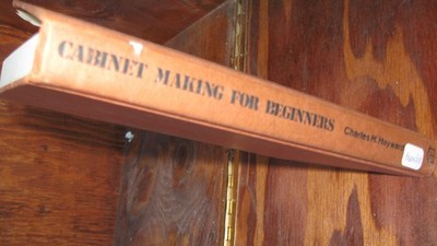 Cabinet making for beginners: Tools, joints, cabinet construction, veneering...