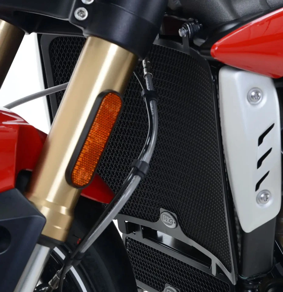 R&G WATER RADIATOR GUARD FOR TRIUMPH SPEED TRIPLE S 2016 > 2018 TITANIUM RAD0202TI - Image 3 of 4