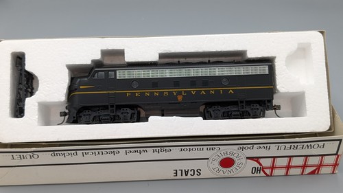Stewart/Kato HO 8440 F3A Fase IV Powered Pennsylvania RR - Acopladores Kadee - Nuevo de Lote Antiguo | Zustand: New