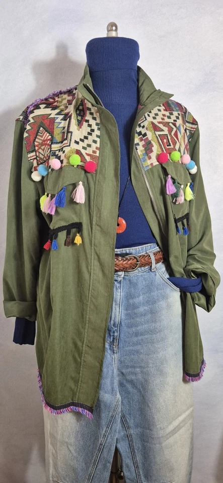 Boohoo Ethno Jacket size S/M Festival mit Pompons und Quasten Khaki NEW - Bild 2 von 4