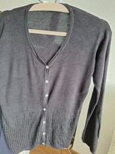 Feine, schwarze Rippenstrickjacke Gr. 38