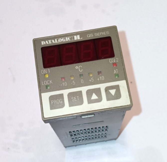 Datalogic QS-00 Datalogic QS Series Temperature Controller, POWERS UP!