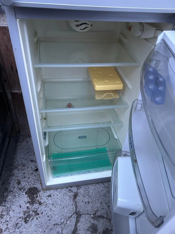 Indesit TIAA 12 V SI 1 318/75L Frigorifero Combinato - Argento - Immagine 2 di 3