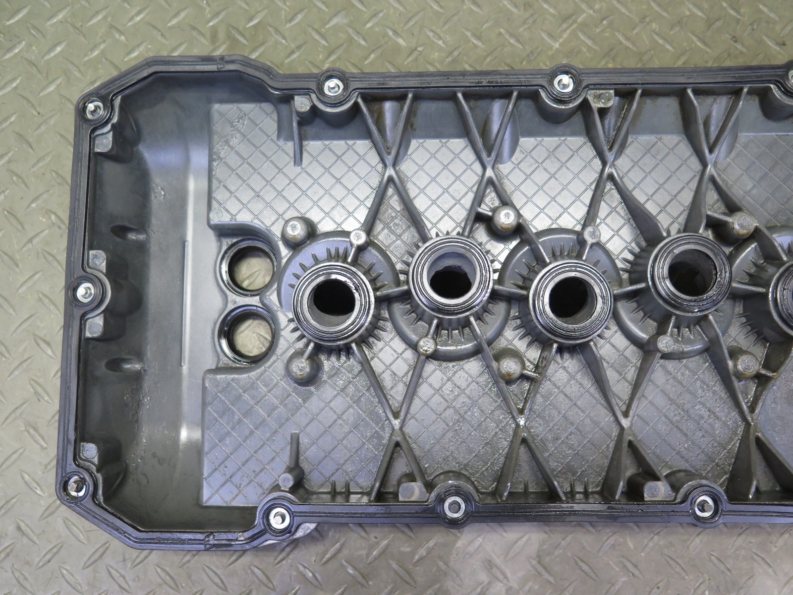 2006-2012 BENTLEY FLYING SPUR 6.0L ENGINE MOTOR LEFT SIDE VALVE COVER W/ OIL CAP