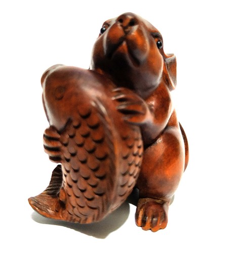 Estatuilla Netsuke de boj tallada a mano de 2" talla: ratón y pez - Imagen 3 de 6