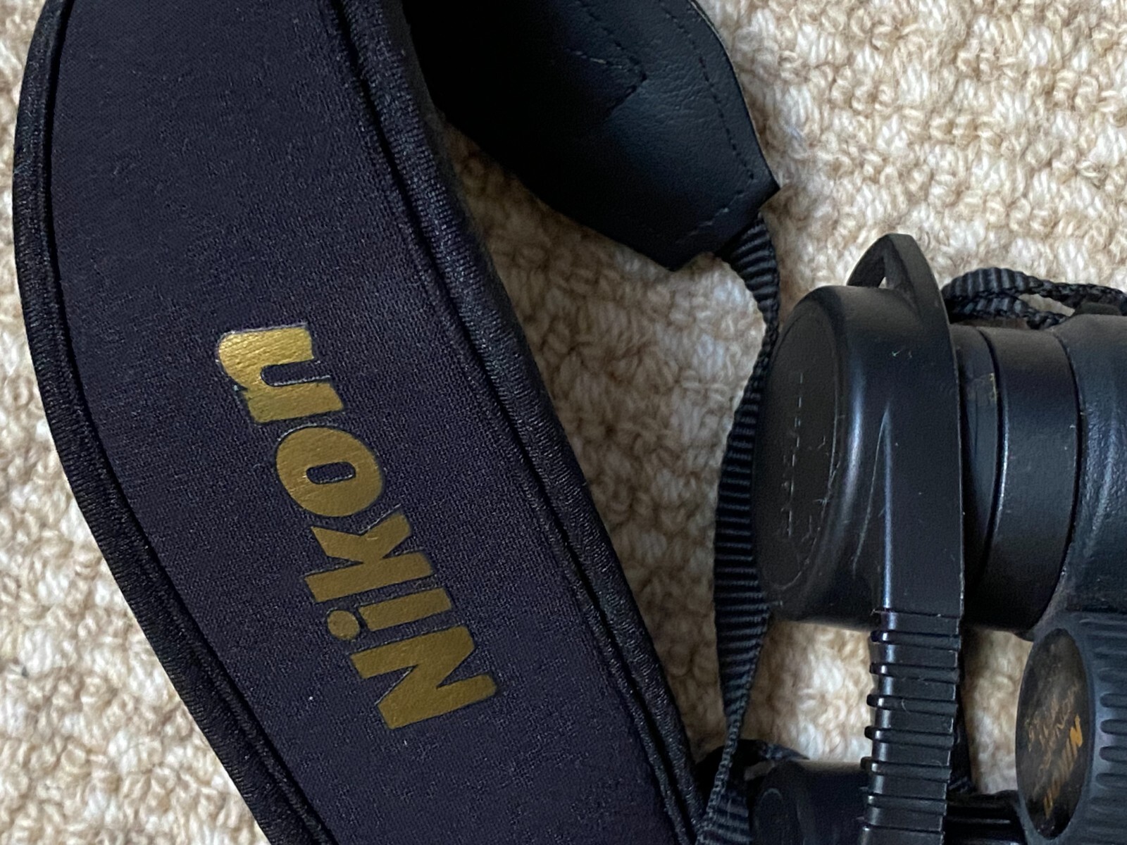 NIKON MONARCH M5 10 X 42 BINOCULAR BLACK INCLUDING CASE AND LENS COVERS