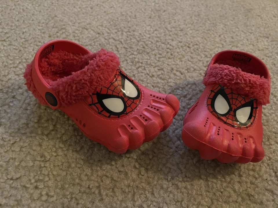 Lote de zapatos de niño (Crocs/zapatos de agua)-talla 6 y 7 Foto 4 de 4