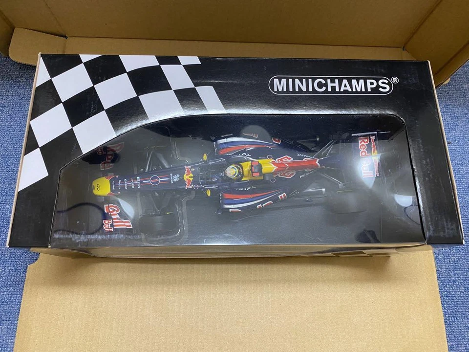 MINICHAMPS 1/18 Red Bull Racing Renault RB7 Sebastian Vettel 2011 NEW From Japan - Image 2 of 4