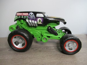 hot wheels grave digger mega air jumper