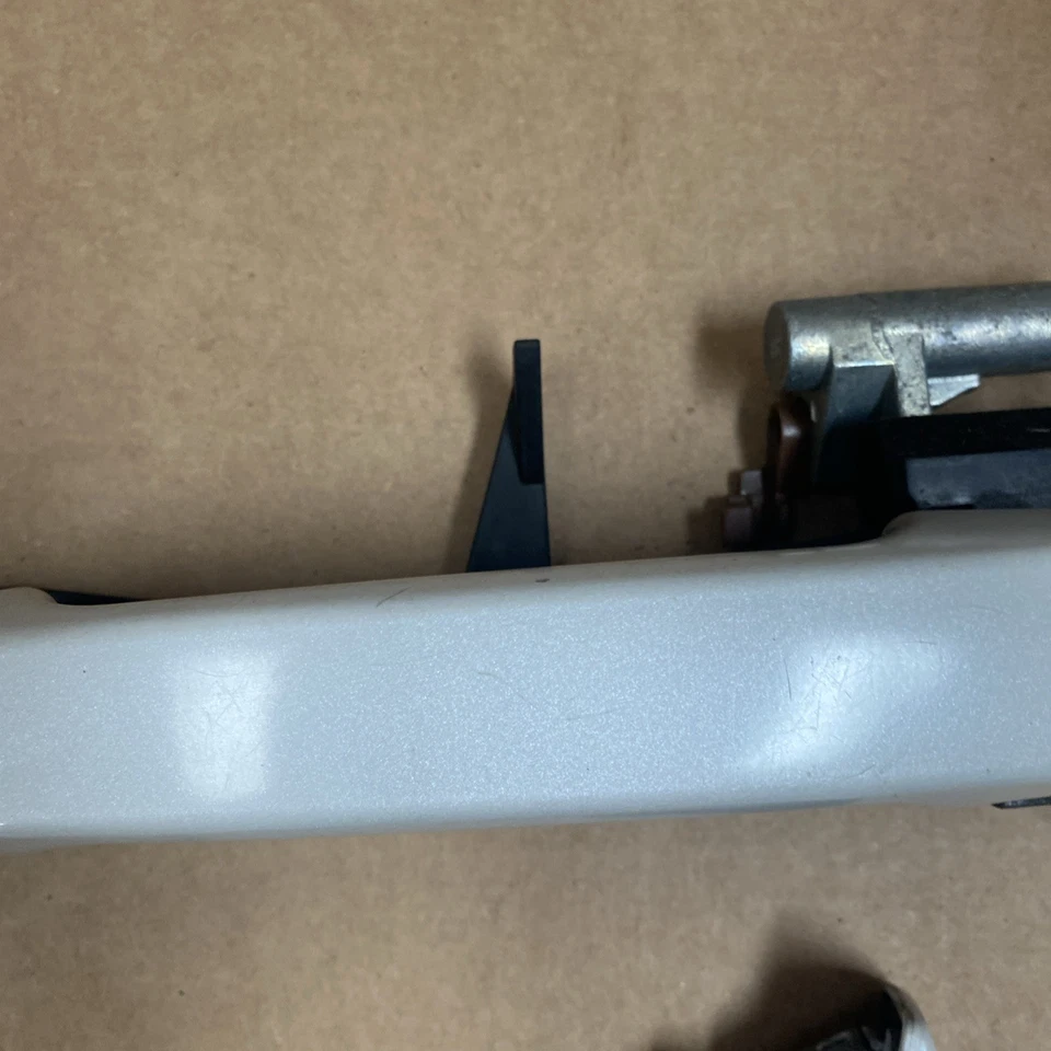 Manija de puerta exterior delantera izquierda Subaru Legacy 2010 2011 2012 sedán 37J 0040 Foto 3 de 4