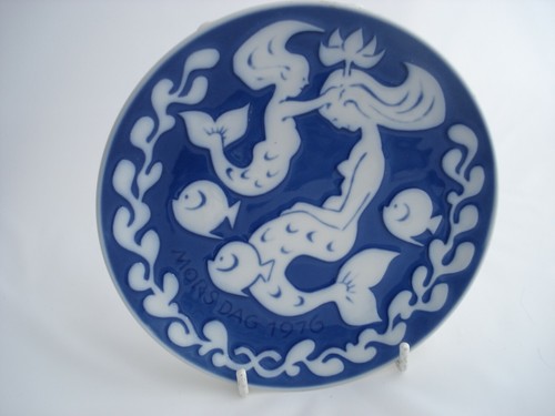 ROYAL COPENHAGEN MOTHER'S DAY WALL PLATE - Picture 8 of 14