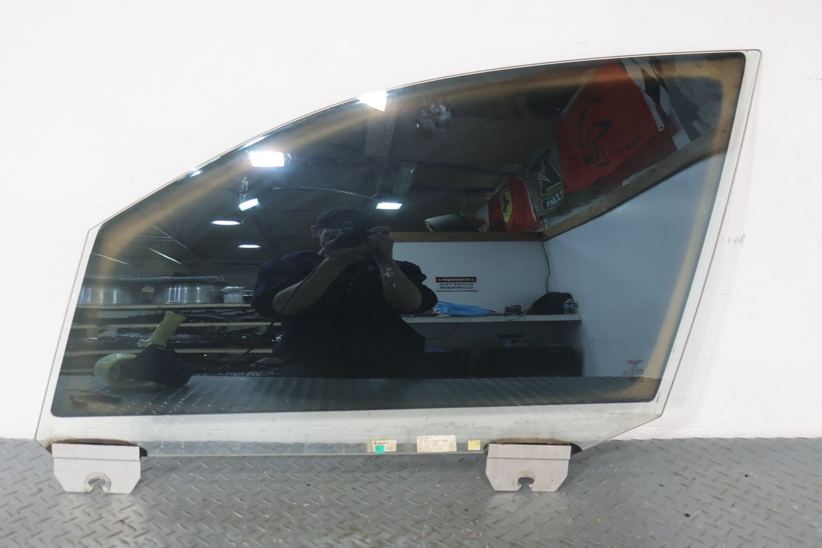 06-12 Bentley Flying Spur Front Left Door Window Glass (Self Tint) Delaminated