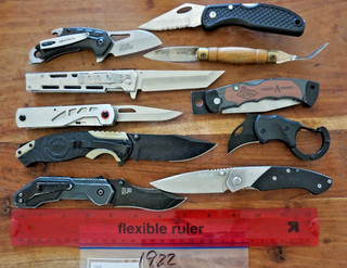 1922 Ten assorted pocket knives