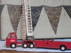 🚒 Vintage Tonka Fire Truck with Extension Ladder – Red Steel Pressed Toy