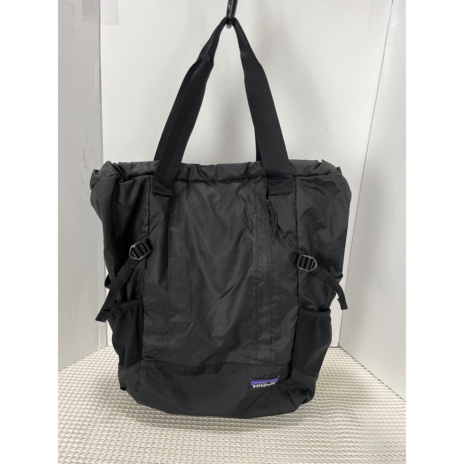 Bolso Mochila Convertible Patagonia Ultraligero Negro