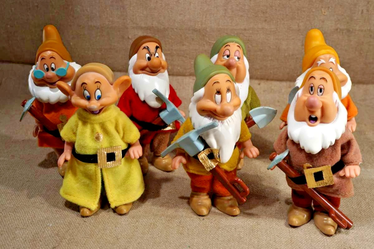 7x vintage Simba Toys Disney Schneewitchen - Die sieben Zwerge