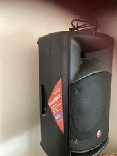 2 Harbinger V2112  600W PA Speakers & 2 Stands! Built in amplifier and equalizer