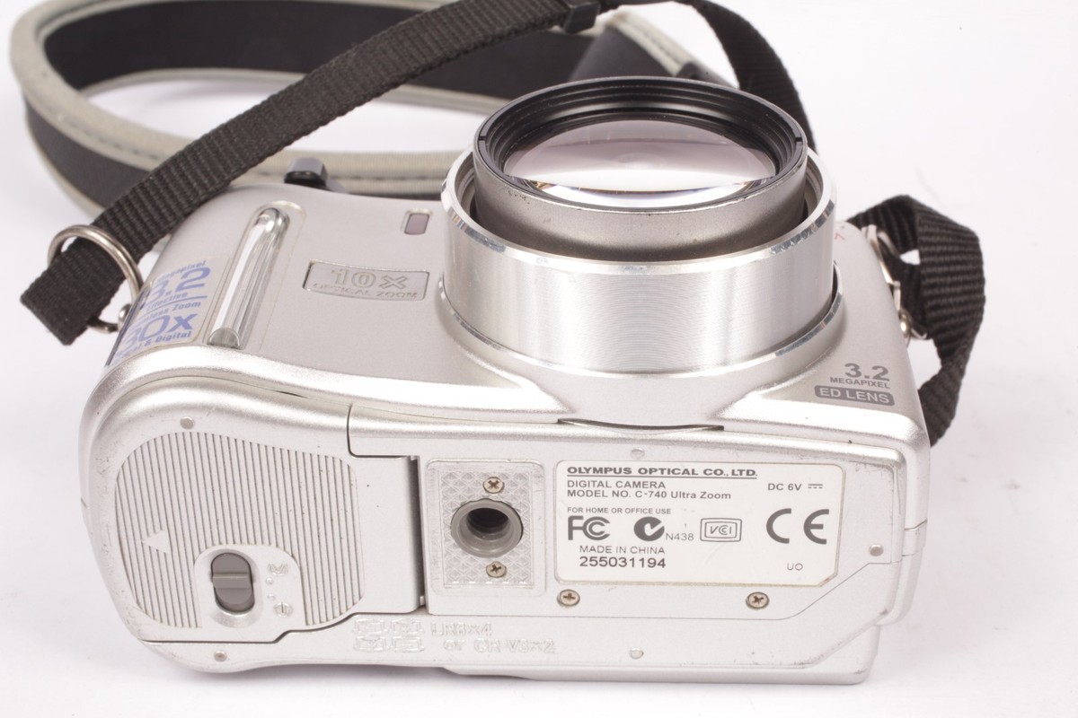 Olympus CAMEDIA C-740 Ultra Zoom 3.2MP Digital Camera [SEE SAMPLE