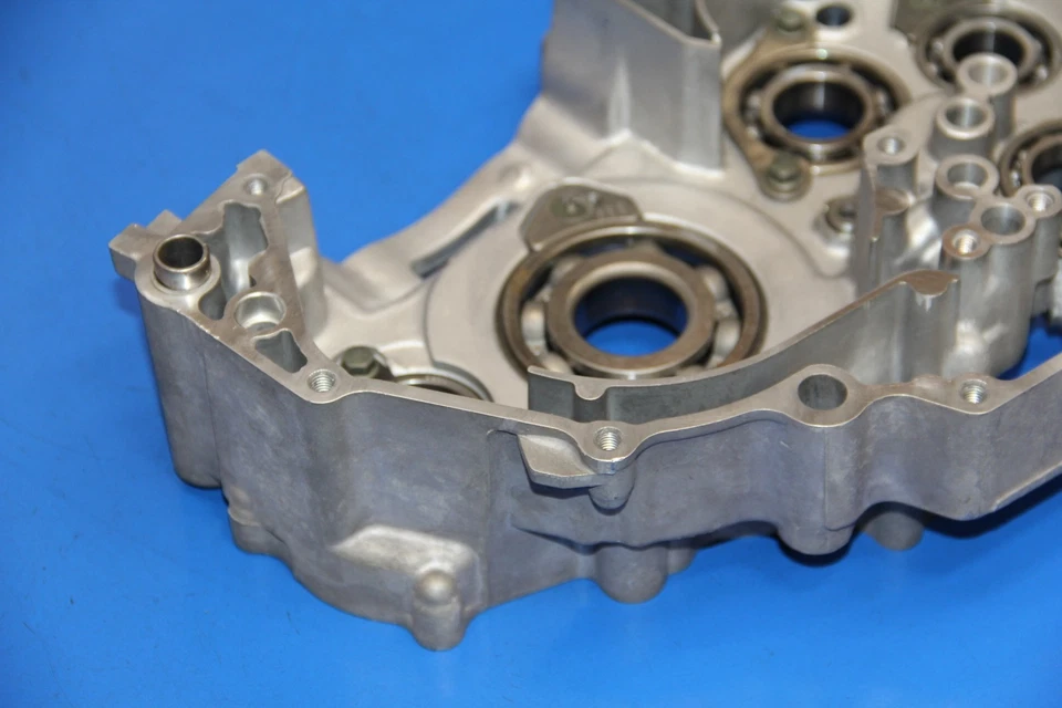 03-05 YZ450F YZ 450F 2005 lado derecho cárter cárter cárter medio extremo inferior Foto 2 de 4