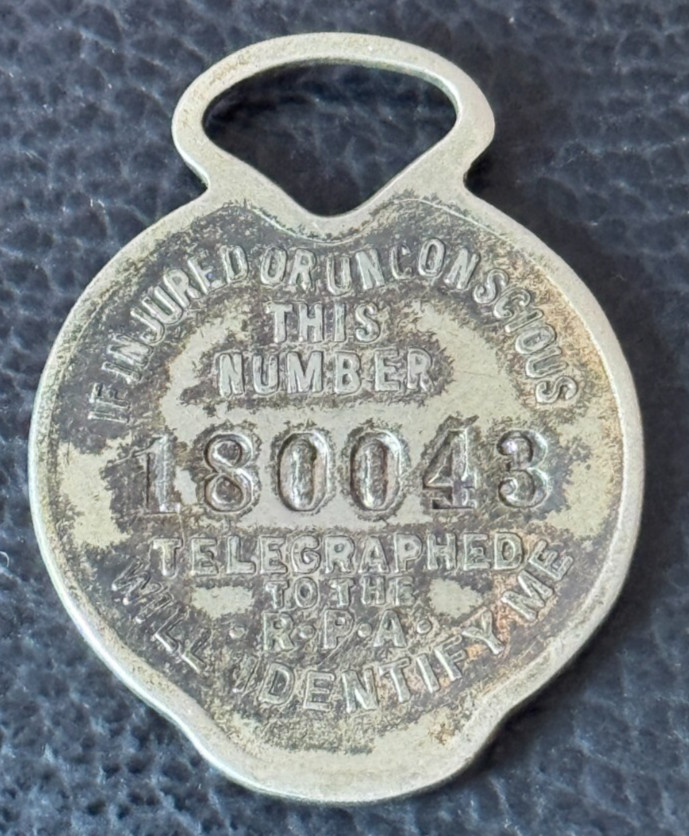 Ancien insigne rempli d'or 10 carats collection Odd Fellows IOOF, 63