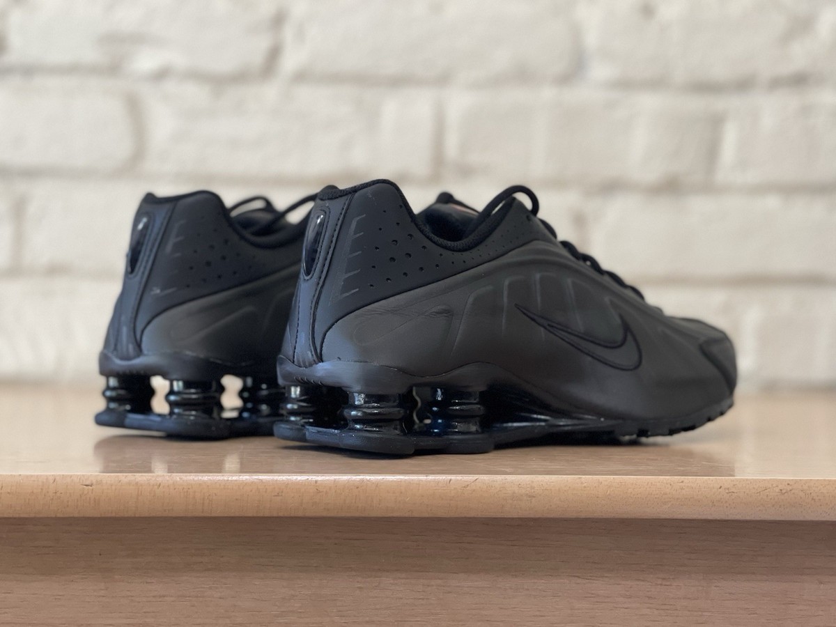 Nike Shox R4 GS Black CW2626-003 Youth Size 7Y Women 8.5 Running