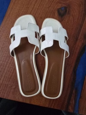 Cheng Sheng Off White H Band Strapy Slide Women s Size 9.