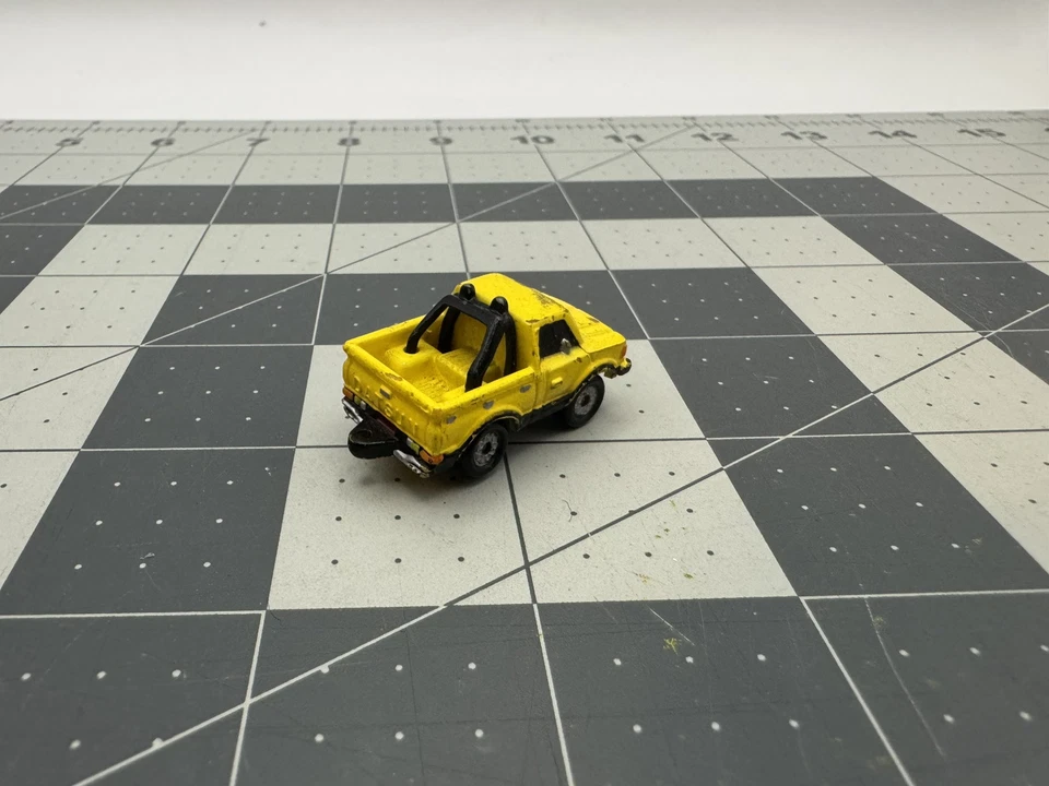 De colección 1986 Galoob Micro Machines Datsun Off Road Pickup Die Variation 2 Amarillo Foto 3 de 4